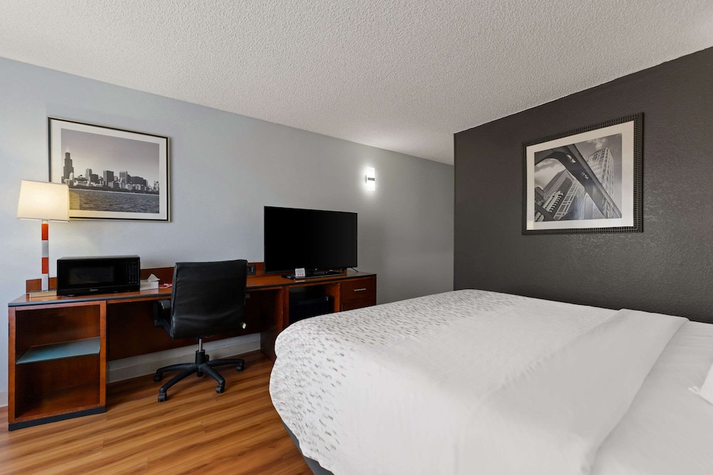 Standard Room, 1 King Bed, Non Smoking photo 3
