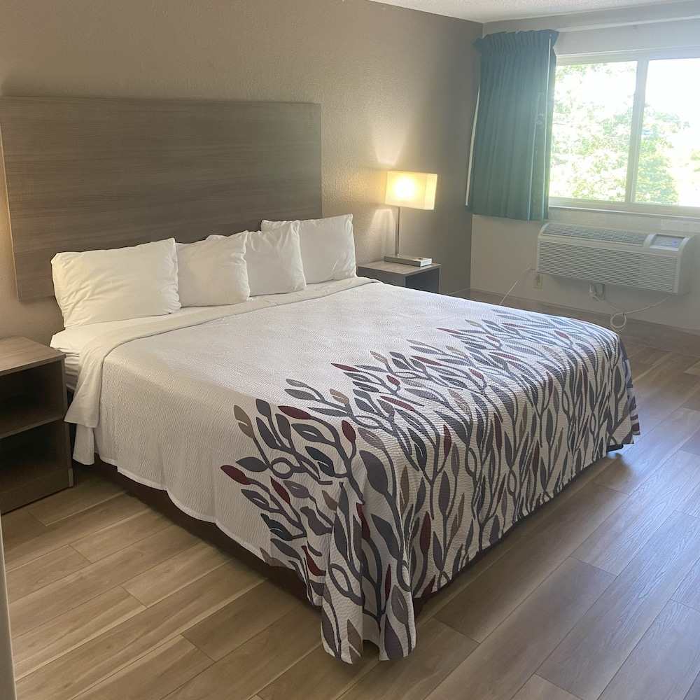 Superior Room, 1 King Bed, Non Smoking - Photo 1