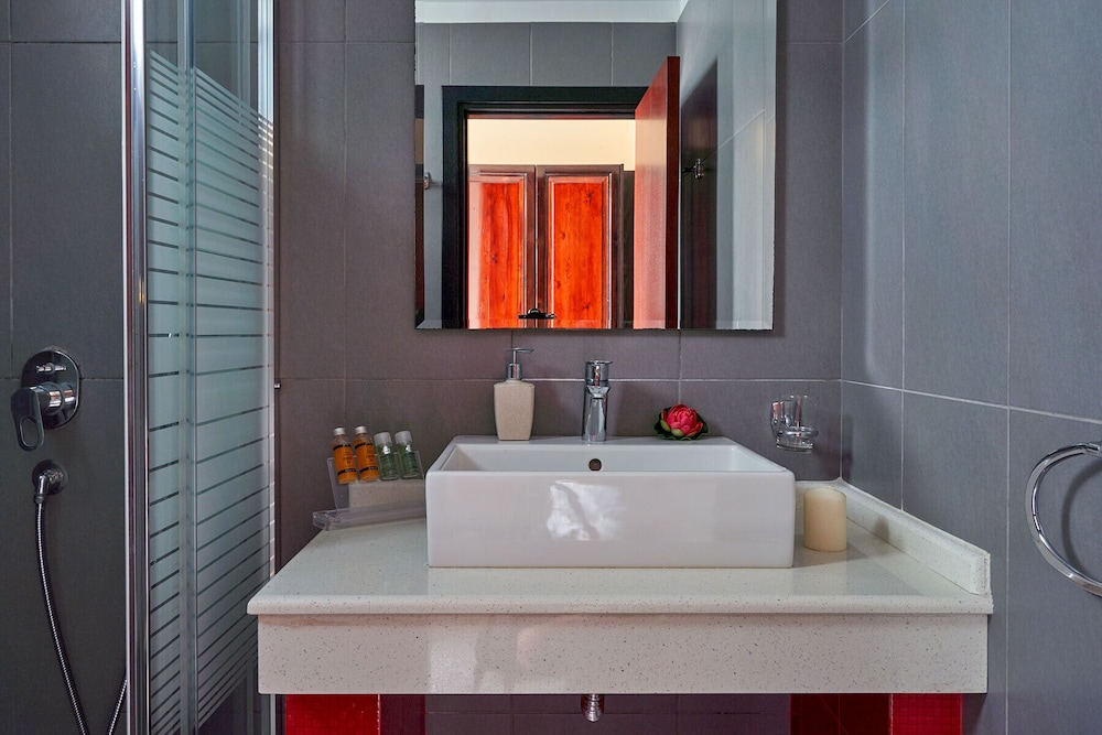 Suite (Adults Only) - Photo 25