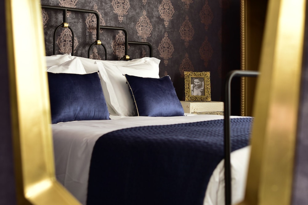 Velvet Room - Photo 2