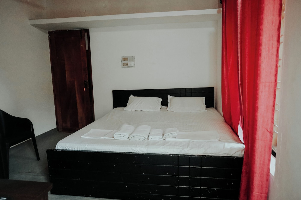 Basic Double Room, Garden View