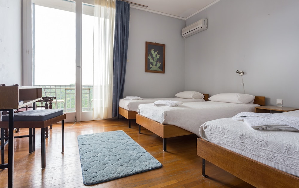 Standard Triple Room, Balcony, Mountain View photo 1
