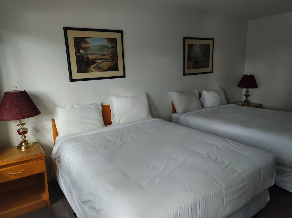 Kitchenette 2 Queen Beds photo 1