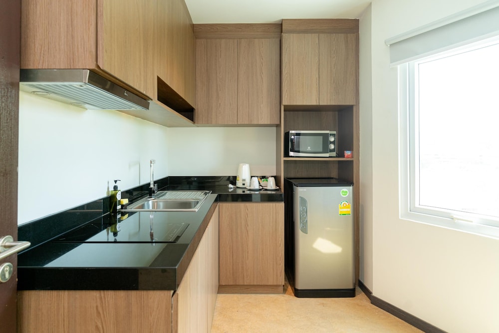 Junior Suite, 1 King Bed, Balcony, City View photo 2