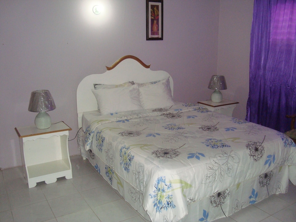 Comfort Suite, 1 Queen Bed, Private Bathroom