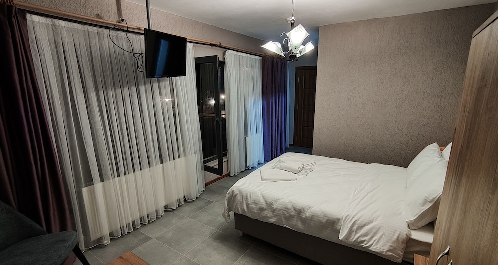 Deluxe Suite - Photo 6