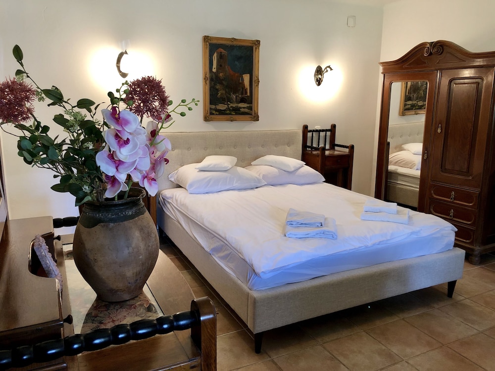 Room, 1 Queen Bed, Terrace, Ground Floor (Pet friendly) photo 3
