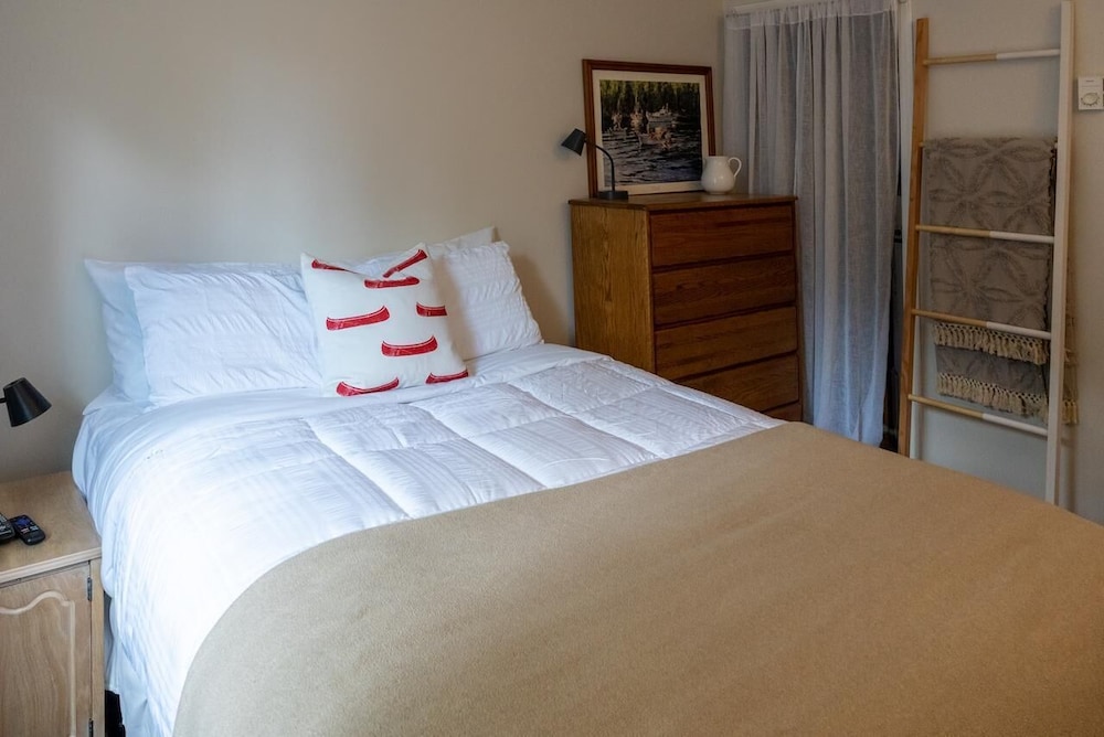 Cabin, 2 Queen Beds, Patio photo 2