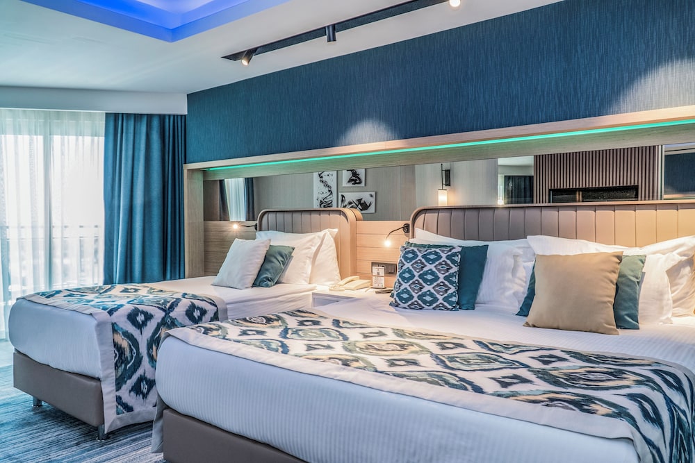 Chambre Supérieure, vue partielle sur la mer