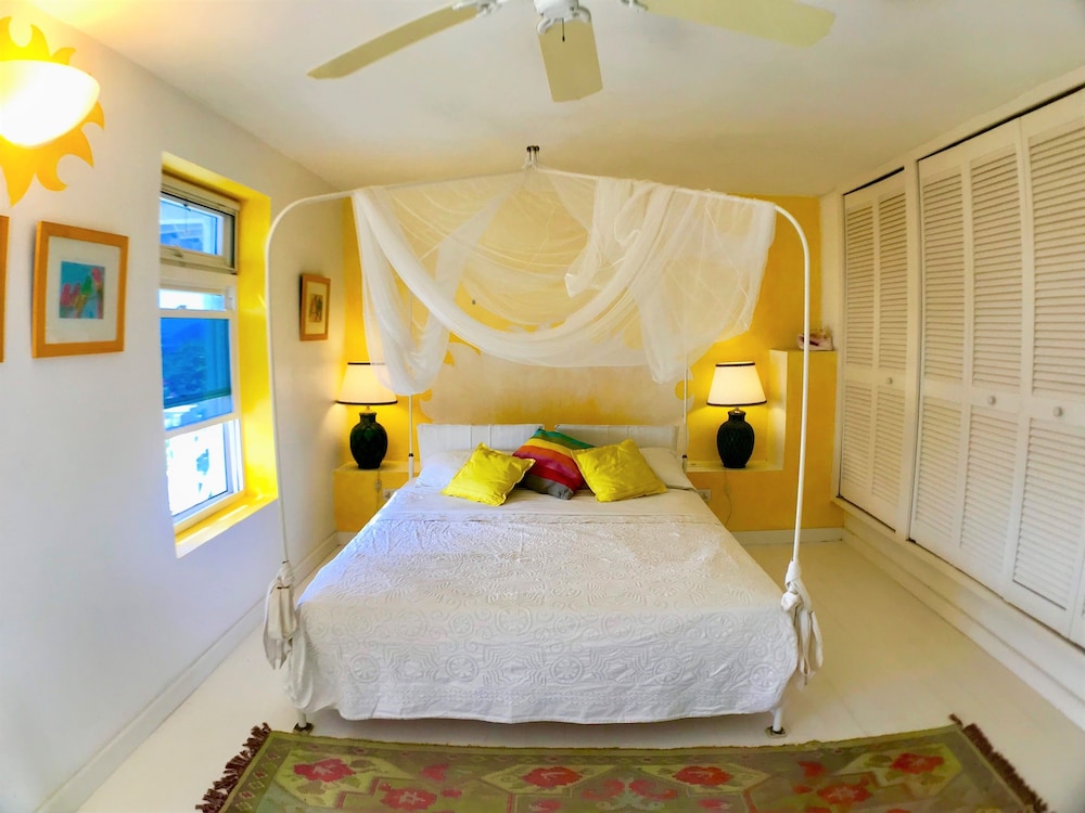 Economy Double Room, 1 King Bed, Private Bathroom, Ocean View