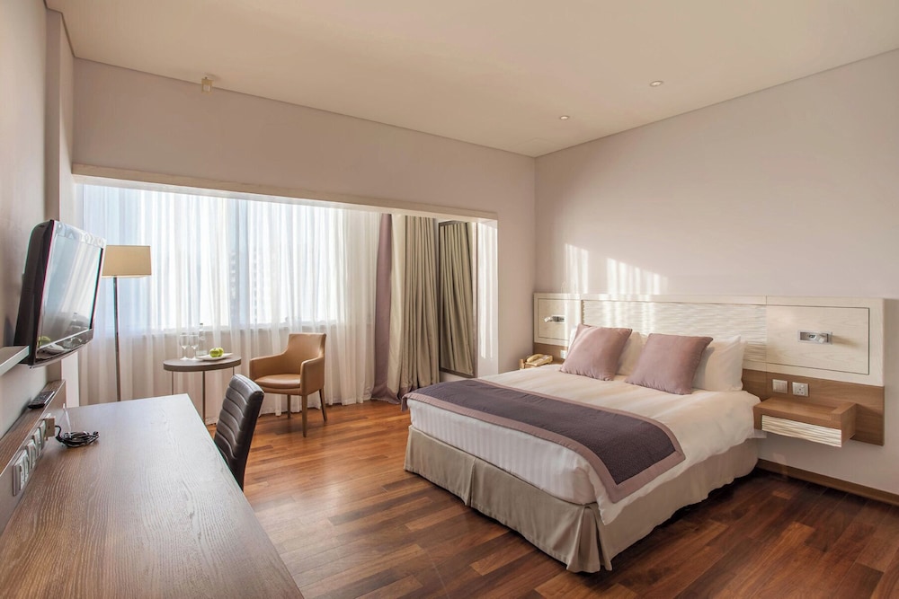 Standard Room, 1 King Bed with Sofa bed, City View - Photo 2
