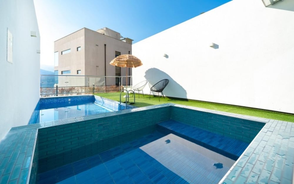 Room (POOLVILLA 102 (Duplex) (Random Room)) - Photo 2