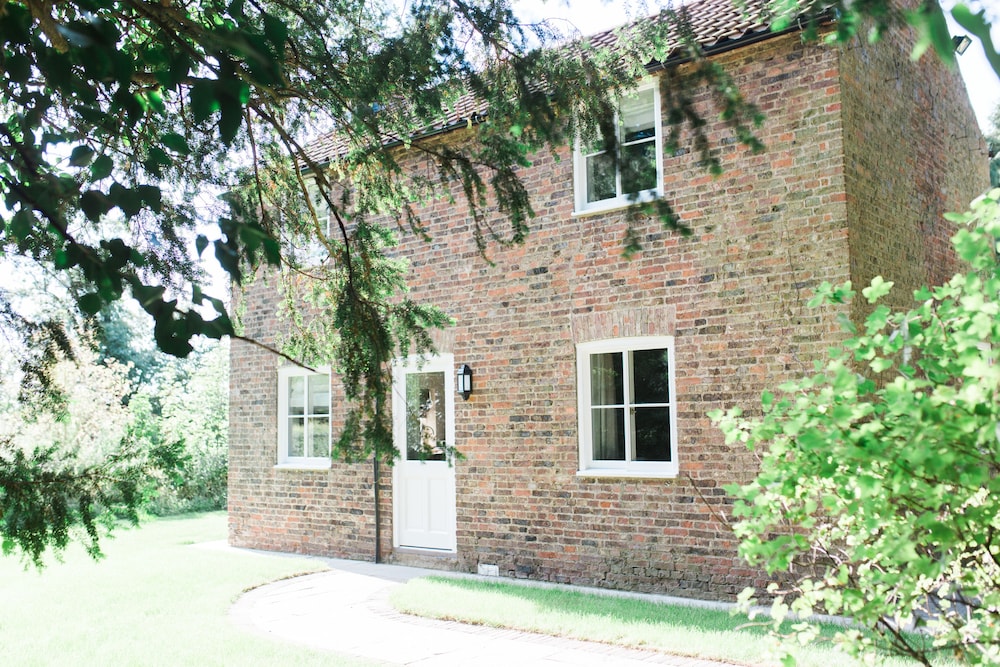 Classic House, 2 Bedrooms, Kitchen, Garden View