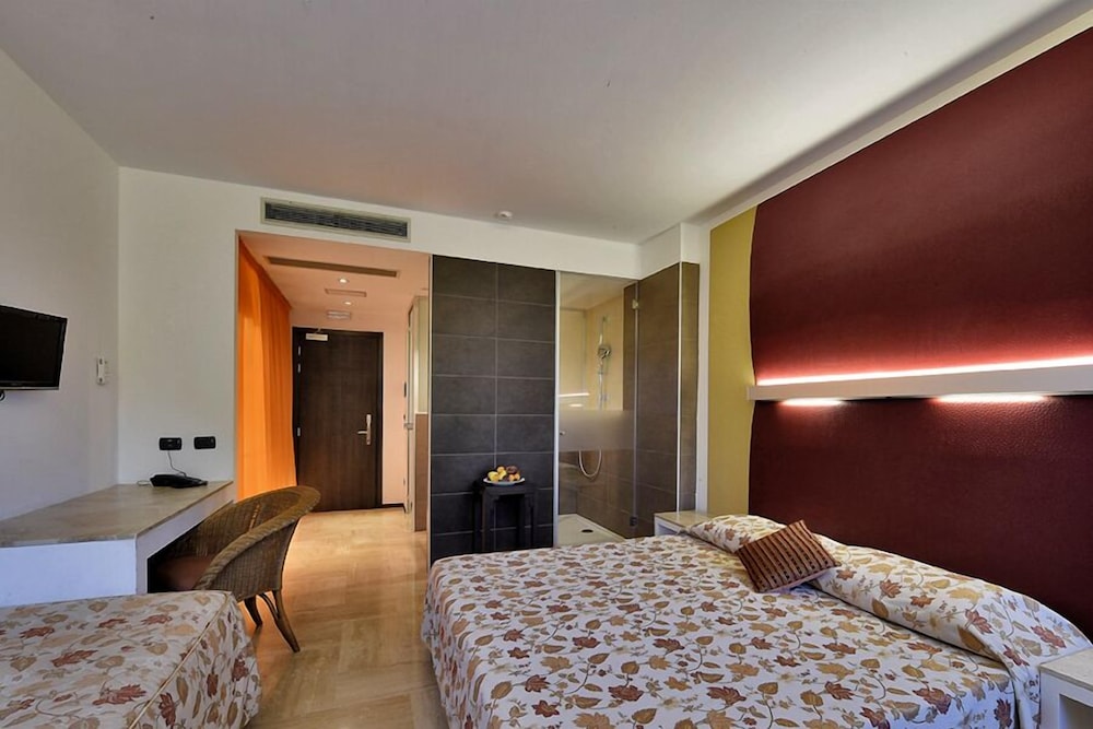 Quadruple Room - Photo 1