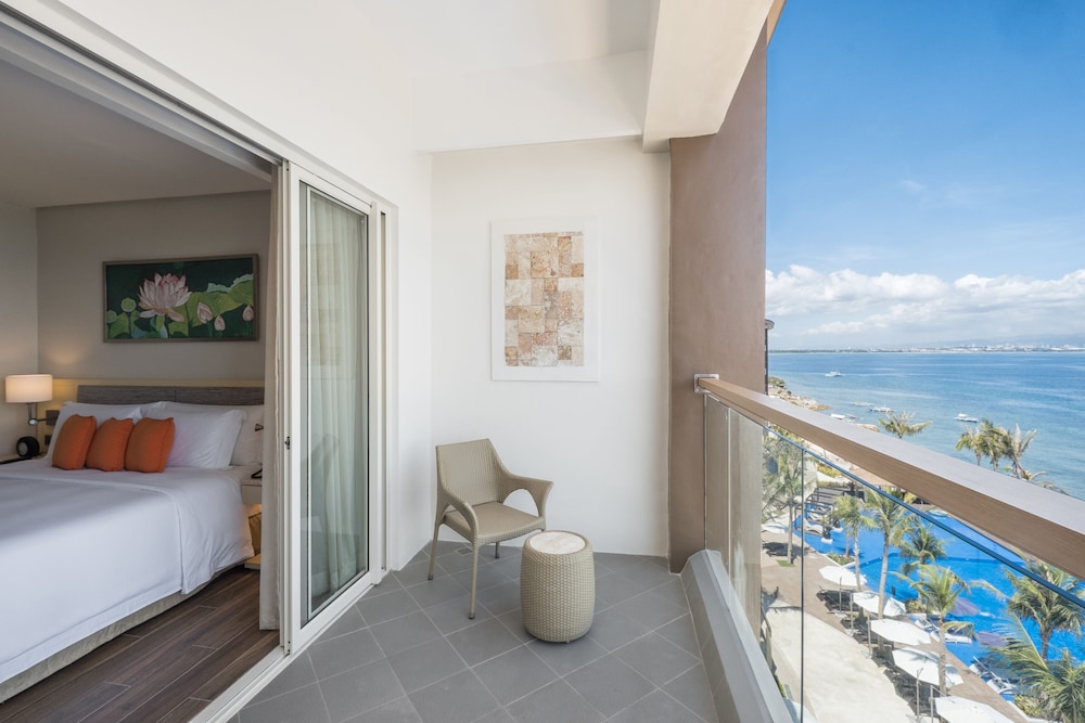 Deluxe Room, 1 King Bed, Sea View - Photo 5