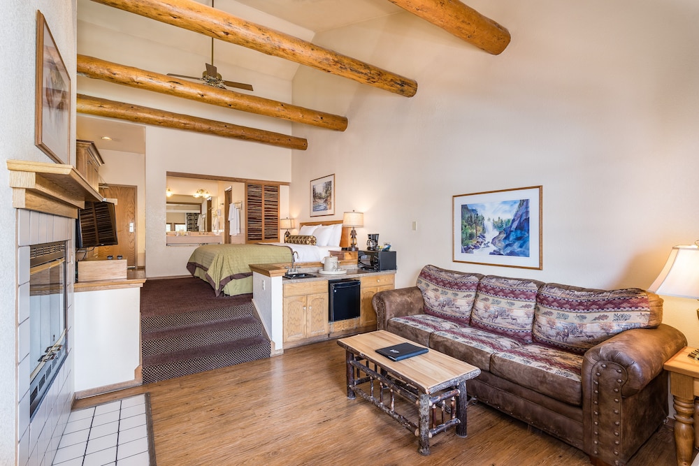 Deluxe Suite, 1 King Bed with Sofa bed, Jetted Tub, Lake View - Photo 3