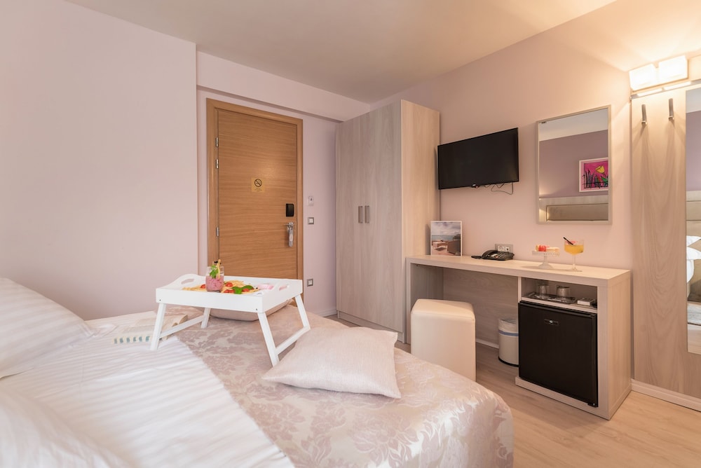 Standard Double Room, 1 Queen Bed, Mountain View - Photo 8