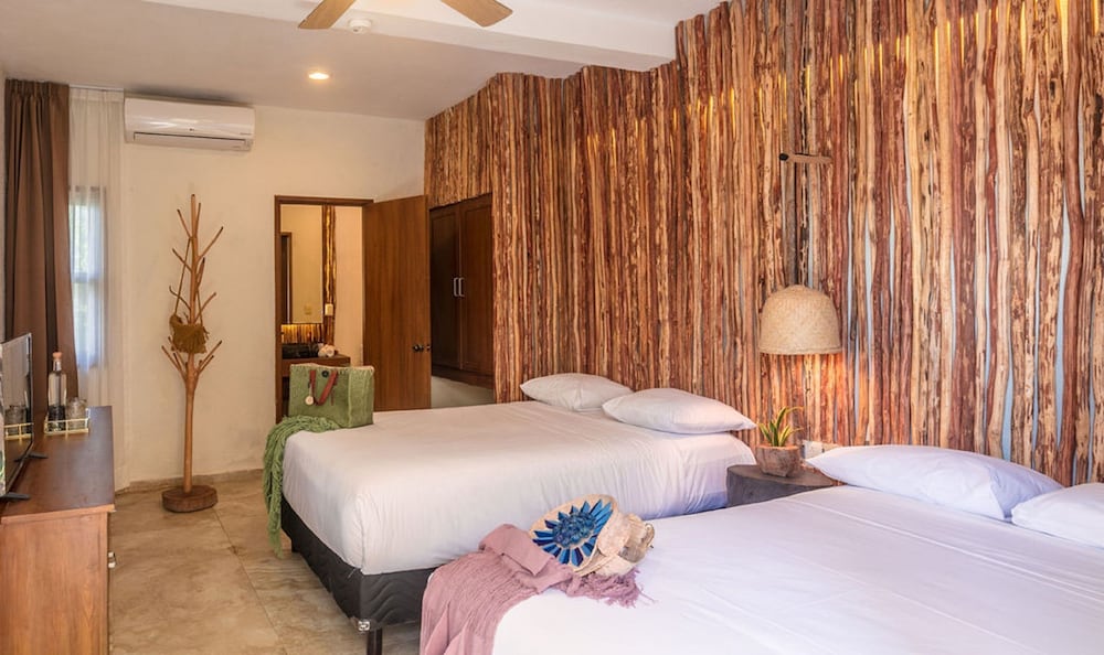 Double Room, 2 Double Beds, Courtyard View photo 2