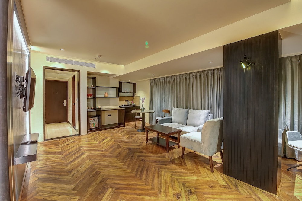 Premium Suite - Photo 4
