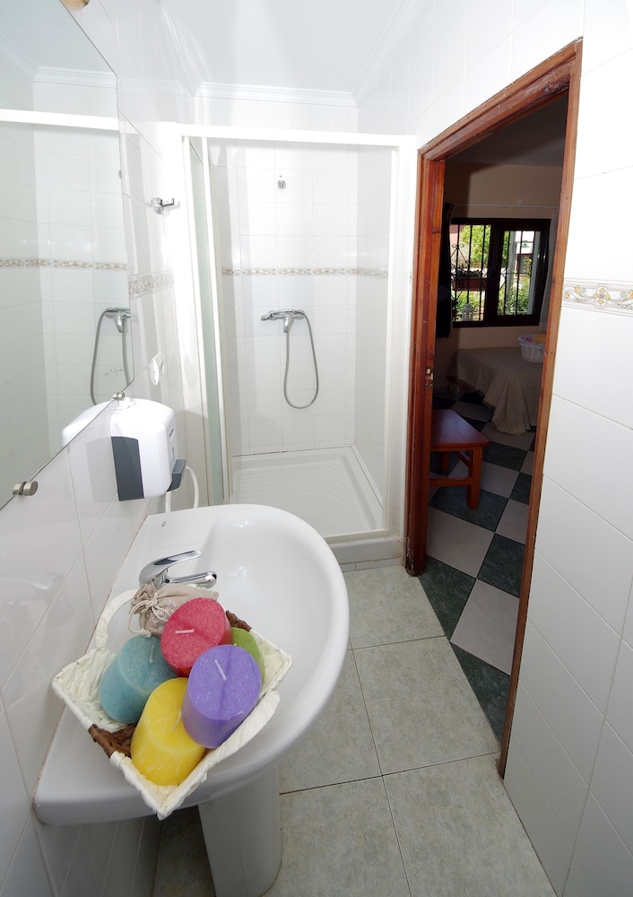 Single Room, Private Bathroom