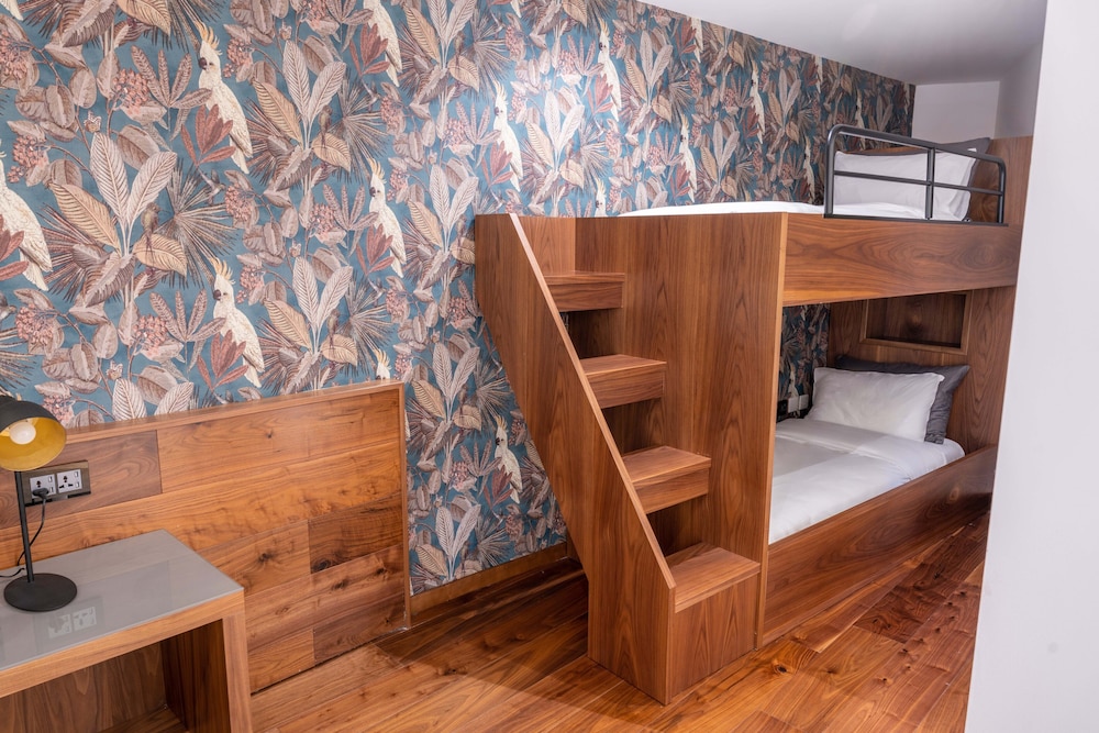 Deluxe Family Room with Terrace photo 3