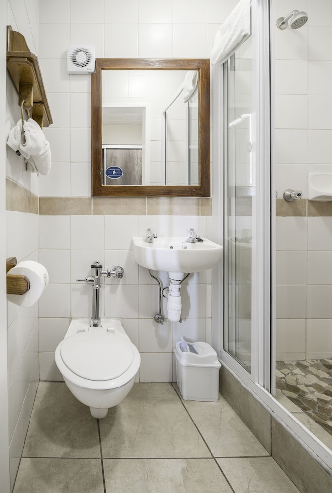 Standard Double Room - Photo 8