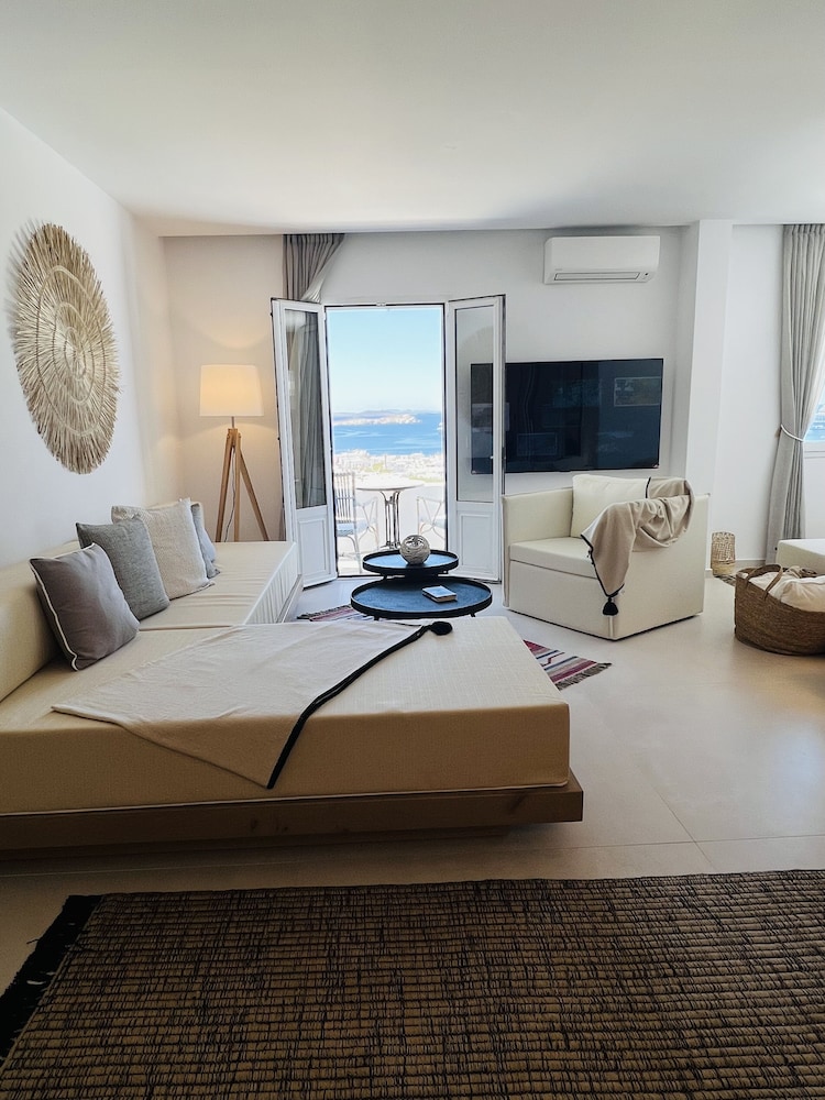 Deluxe Suite, Sea View - Photo 7