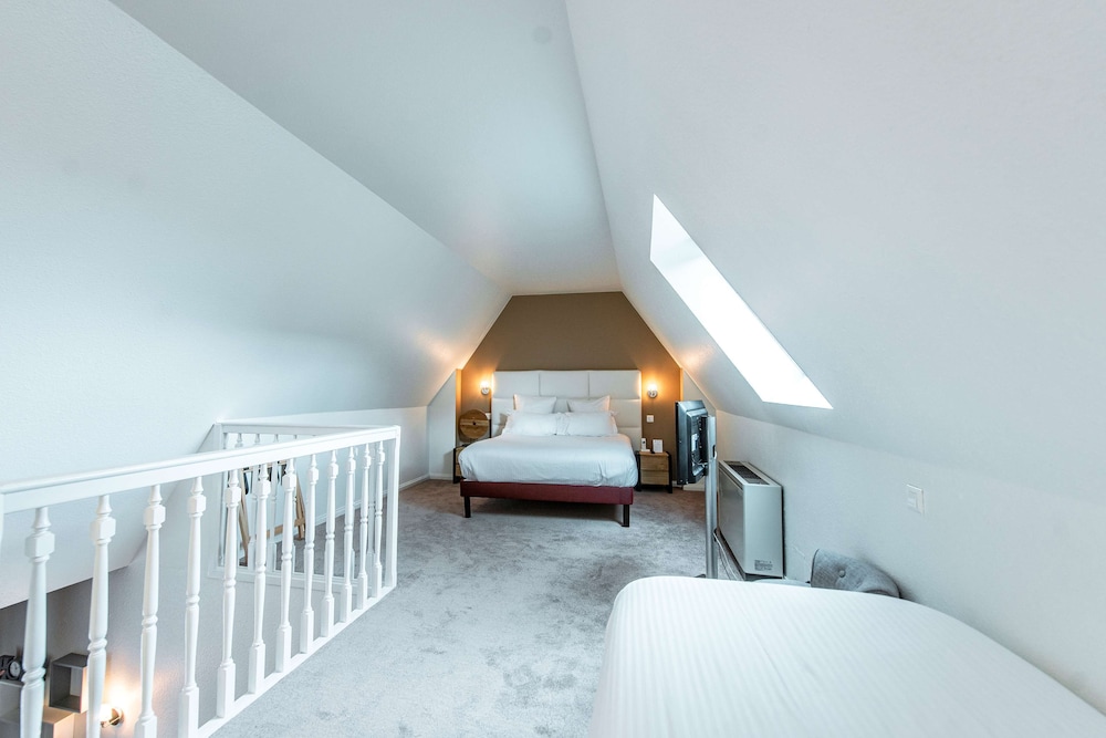 Suite, Multiple Beds, Non Smoking - Photo 1