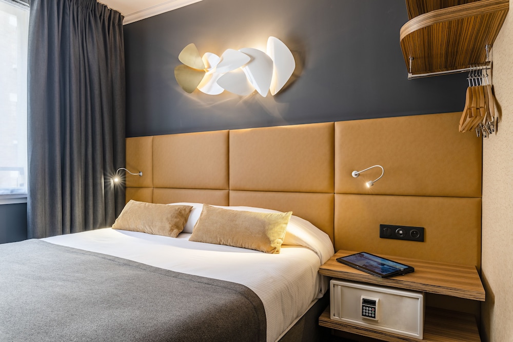 Executive Double Room (access to the pool and gym) - Photo 3