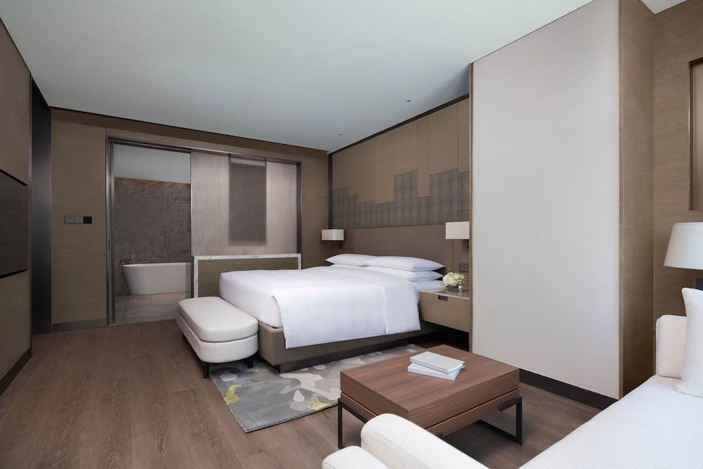 Club Suite, 1 Bedroom, River View - Photo 2