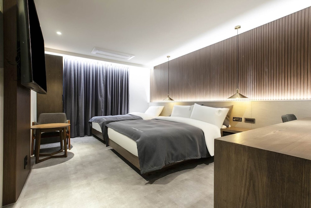 Premier Twin Room