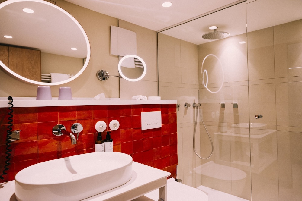 Double Room (medium) - Photo 17