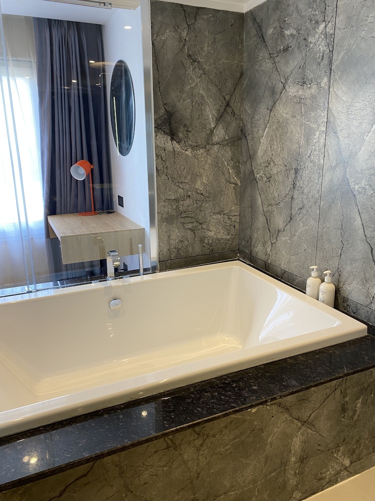 Suite, 1 King Bed, Kitchenette (Dining) - Photo 11