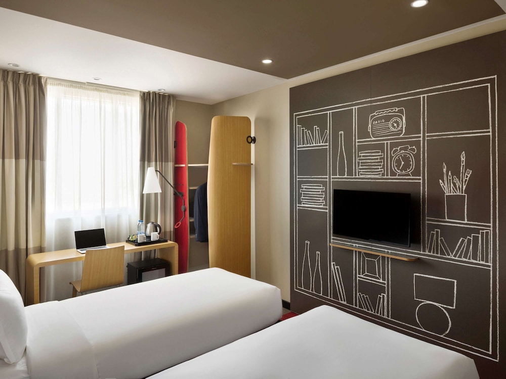 Twin Room, 1 Twin Bed (Skyline, High Floor) - Photo 2