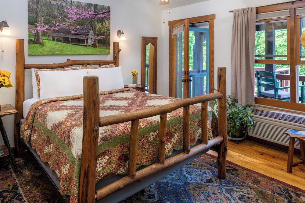 Wildflower Room, Private Bathroom