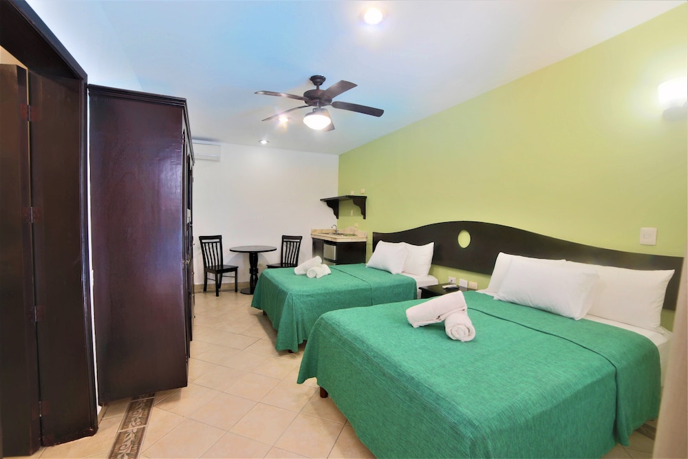 Standard Double Room - Photo 11