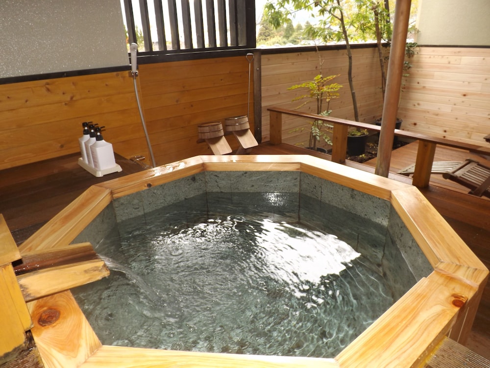 Japanese Style Standard Room with Open Air Bath, Mountain View photo 3
