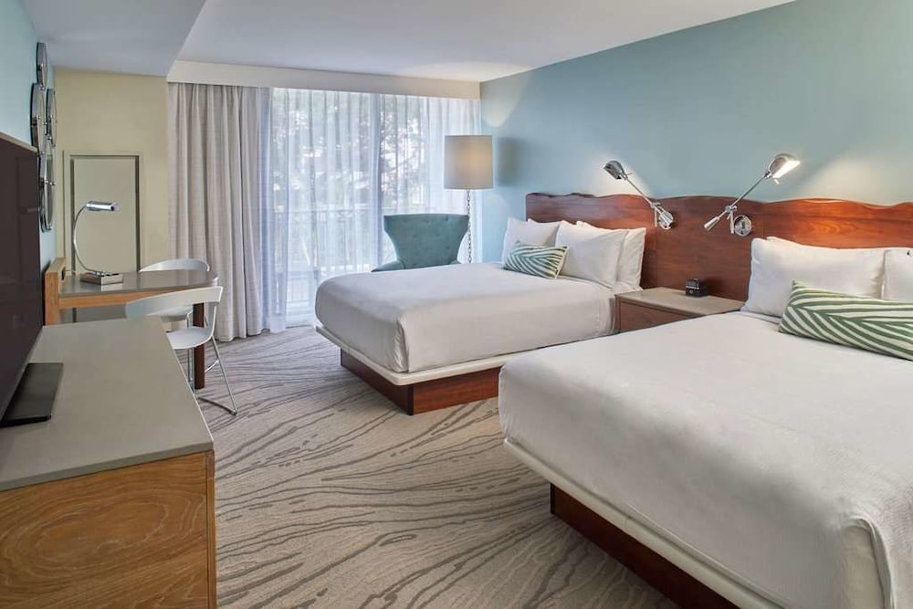 Premium Room, 2 Queen Beds, Pool View