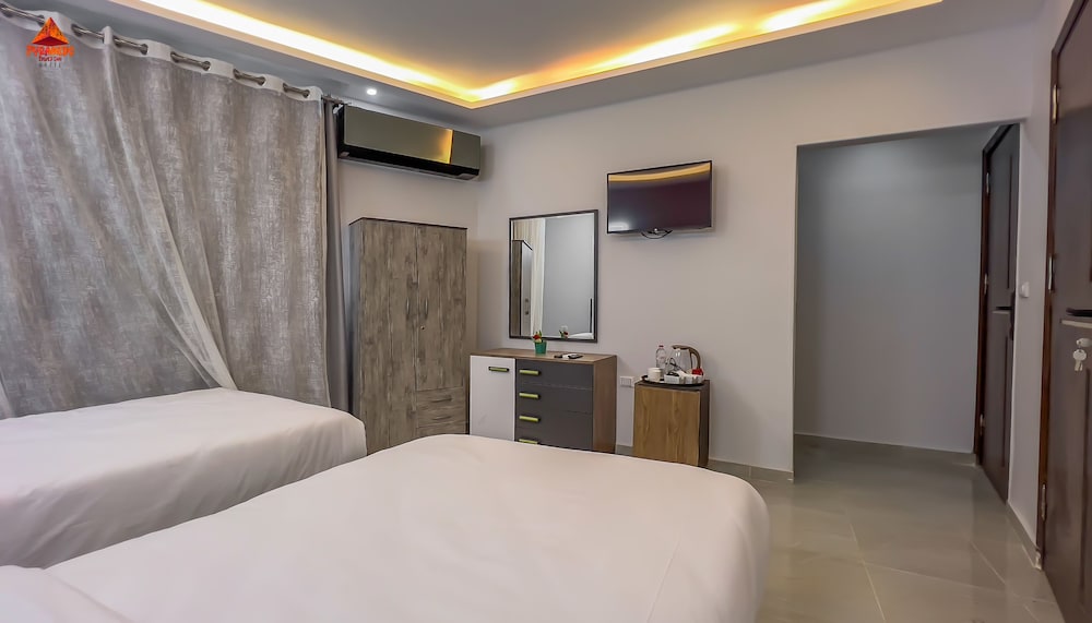 Deluxe Double Room, 1 Queen Bed photo 2