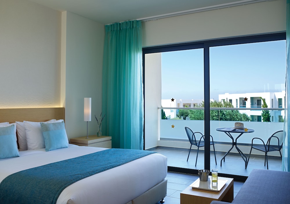 Double Room, Garden View thumbnail 5