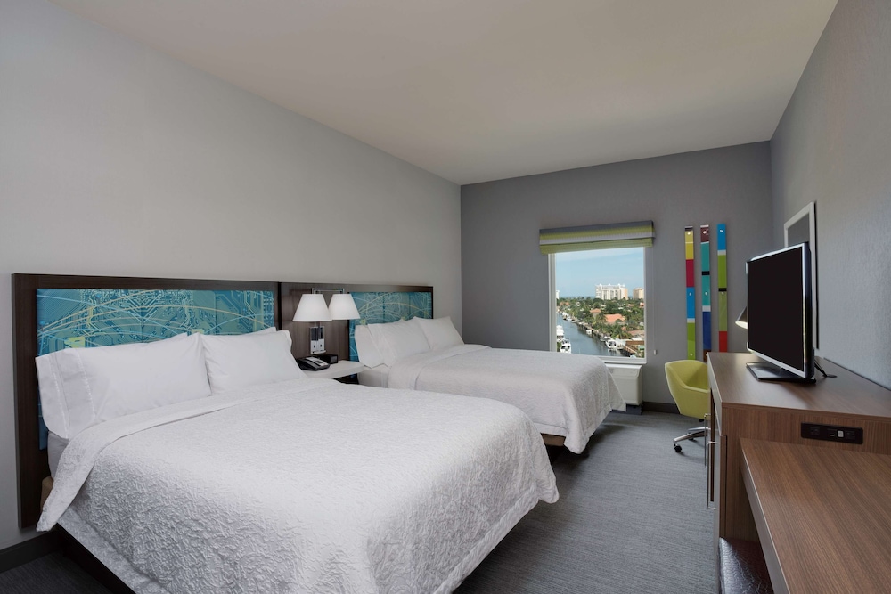 Room, 2 Queen Beds, Accessible, Bathtub