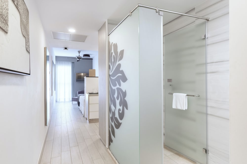 Single Room, Balcony