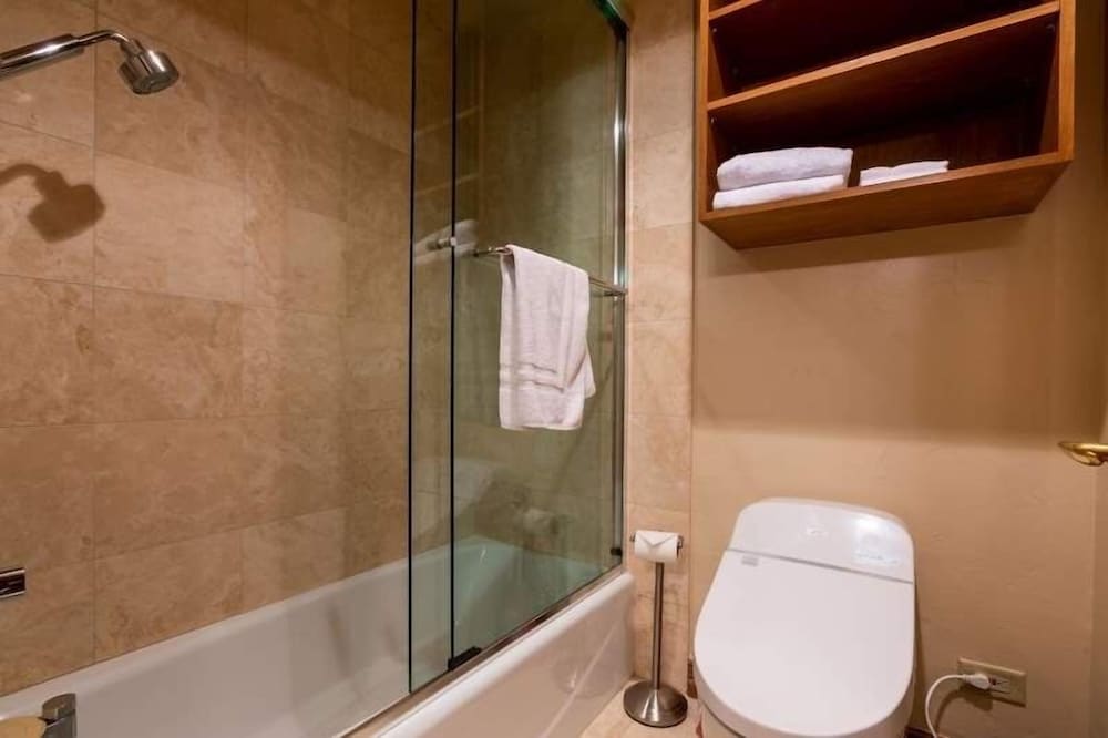 Condo, 2 Bedrooms photo 2