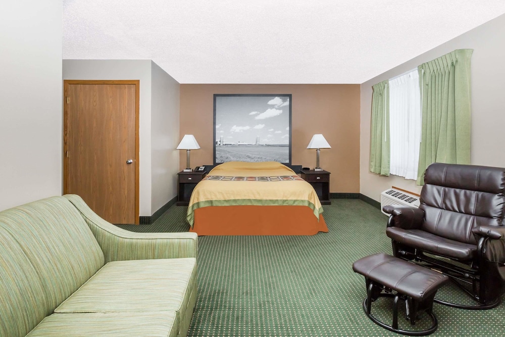 Studio Suite, 1 Queen Bed, Non Smoking photo 3