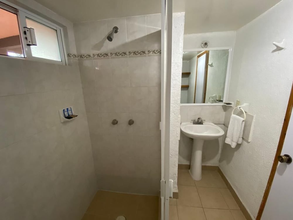 Standard Quadruple Room, 2 Double Beds photo 3