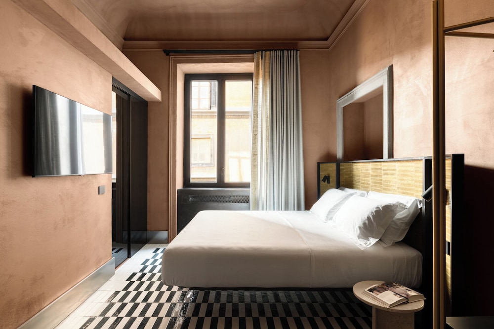 Classic Double Room, 1 King Bed, Private Bathroom, City View