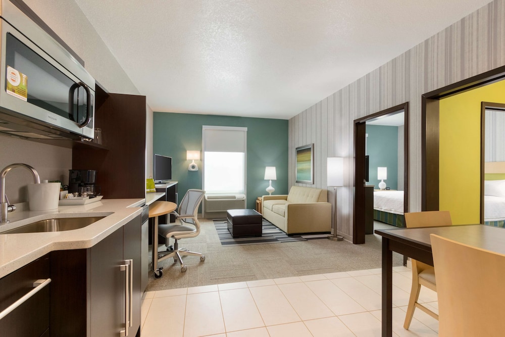 Suite, 1 King Bed, Accessible, Non Smoking (mob/hearing acc w/ bathtub) photo 1
