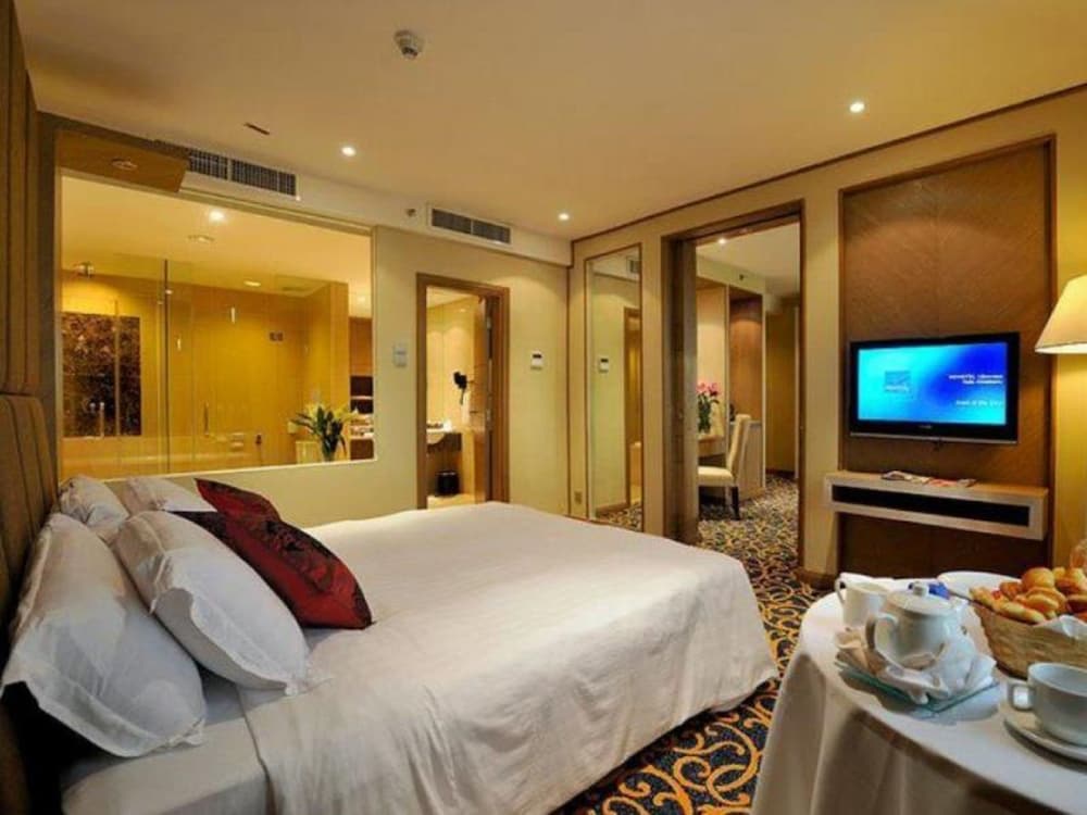 Suite - Photo 8