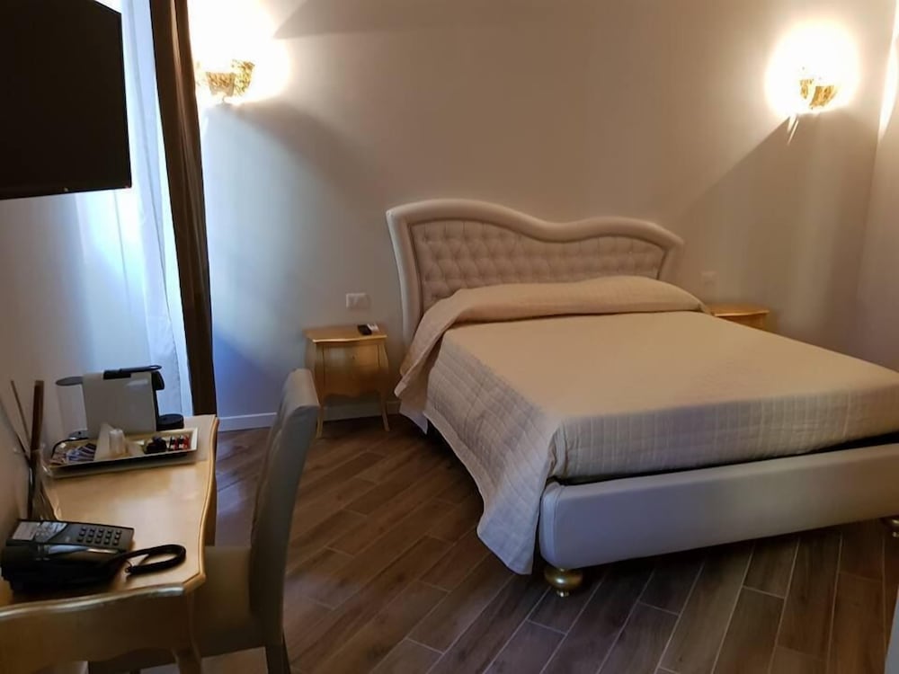 Room (Oro)