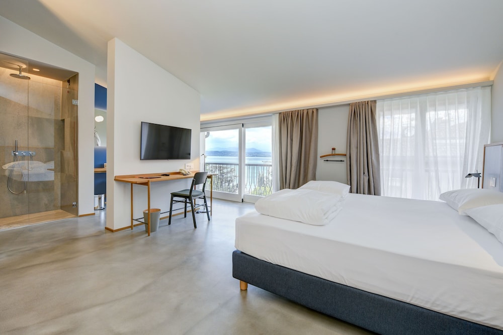 Superior Room, Partial Lake View